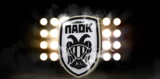 Το έμβλημα της ΠΑΕ ΠΑΟΚ φωτισμένο σε μαύρο φόντο
