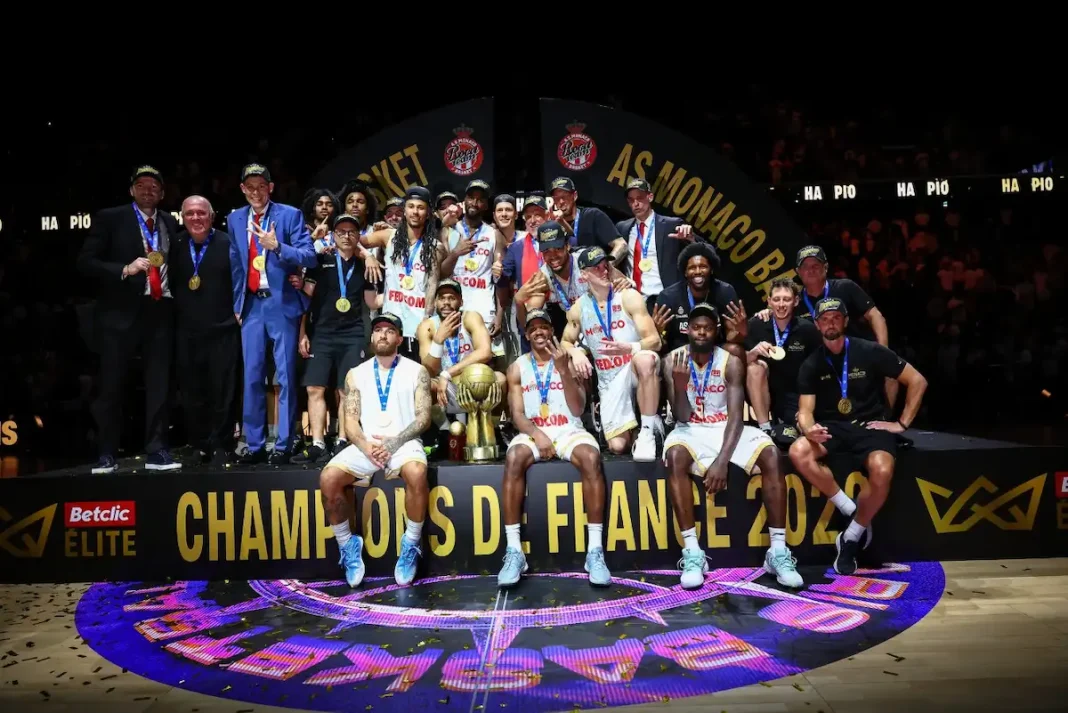 monaco bc Στιγμιότυπο απο την απονομή του τίτλου της πρωταθλήτριας γαλλίας στη μονακό
